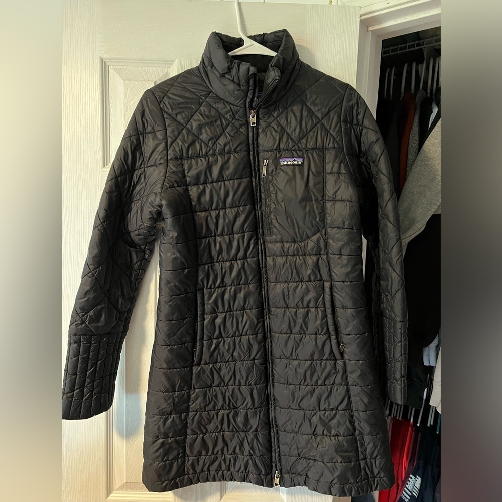 Patagonia Women’s Black Parka Like New!